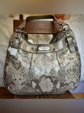E1293-F19678 COACH Madison Maggie Soho Hobo w/COACH dust bag